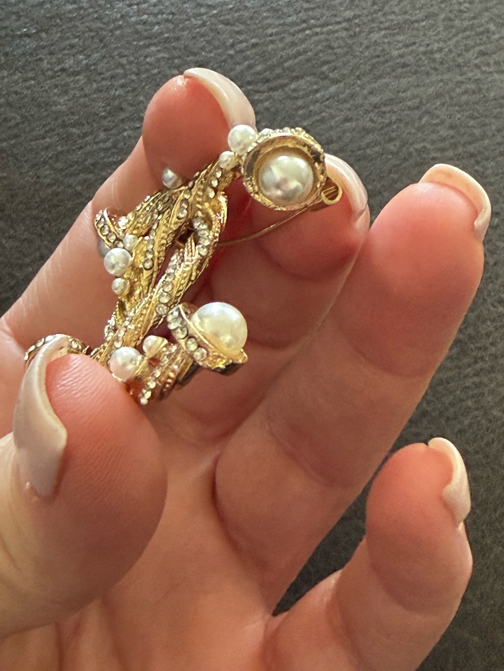 Chanel brooch - Picture 2 of 10